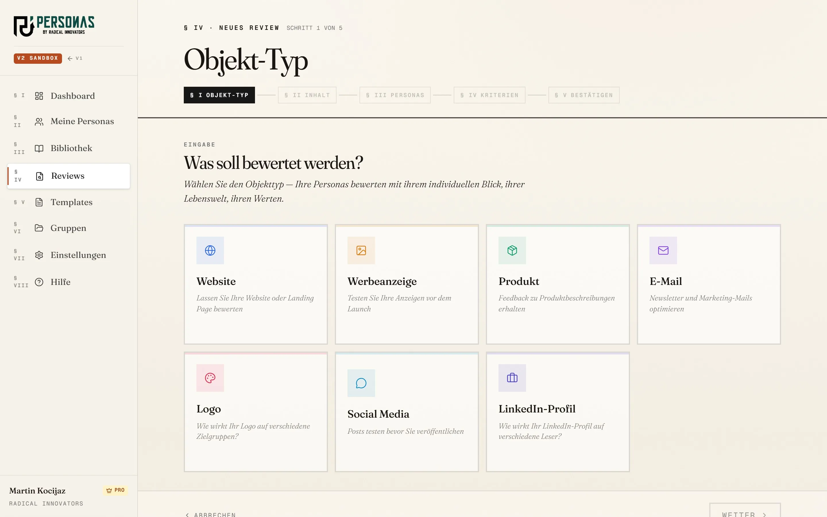 Screenshot aus der Radical-Personas-App: Wizard Schritt 1 mit Auswahl der Objekt-Typen — Website, Landing Page, Werbeanzeige, E-Mail, Logo, Social-Post, LinkedIn-Profil, Produkt.